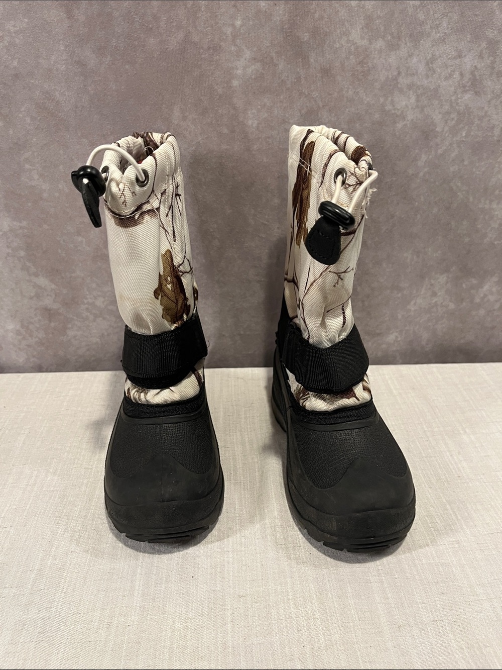 Kamik Kids Black and Cream Snow Boots with Leaf Print size 12 - Picture 2 of 8